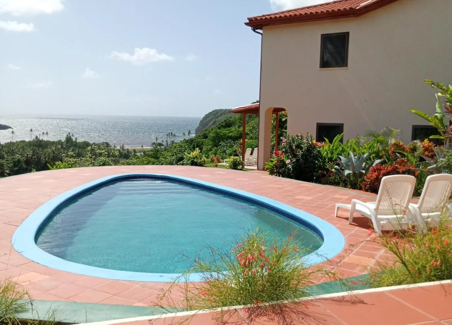 Kontakte von Fond Bay Suites Hotel - Breathtaking Ocean Views